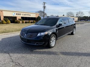 2017 LINCOLN FEDERAL USED SIX DOOR FUNERAL LIMOUSINE