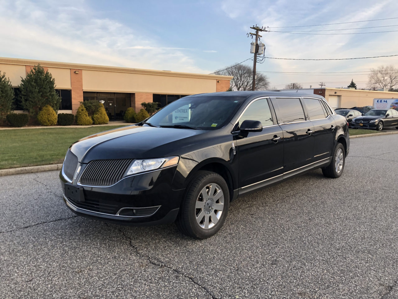 2013 LINCOLN SUPERIOR SIX DOOR TRUNK USED FUNERAL LIMOUSINE